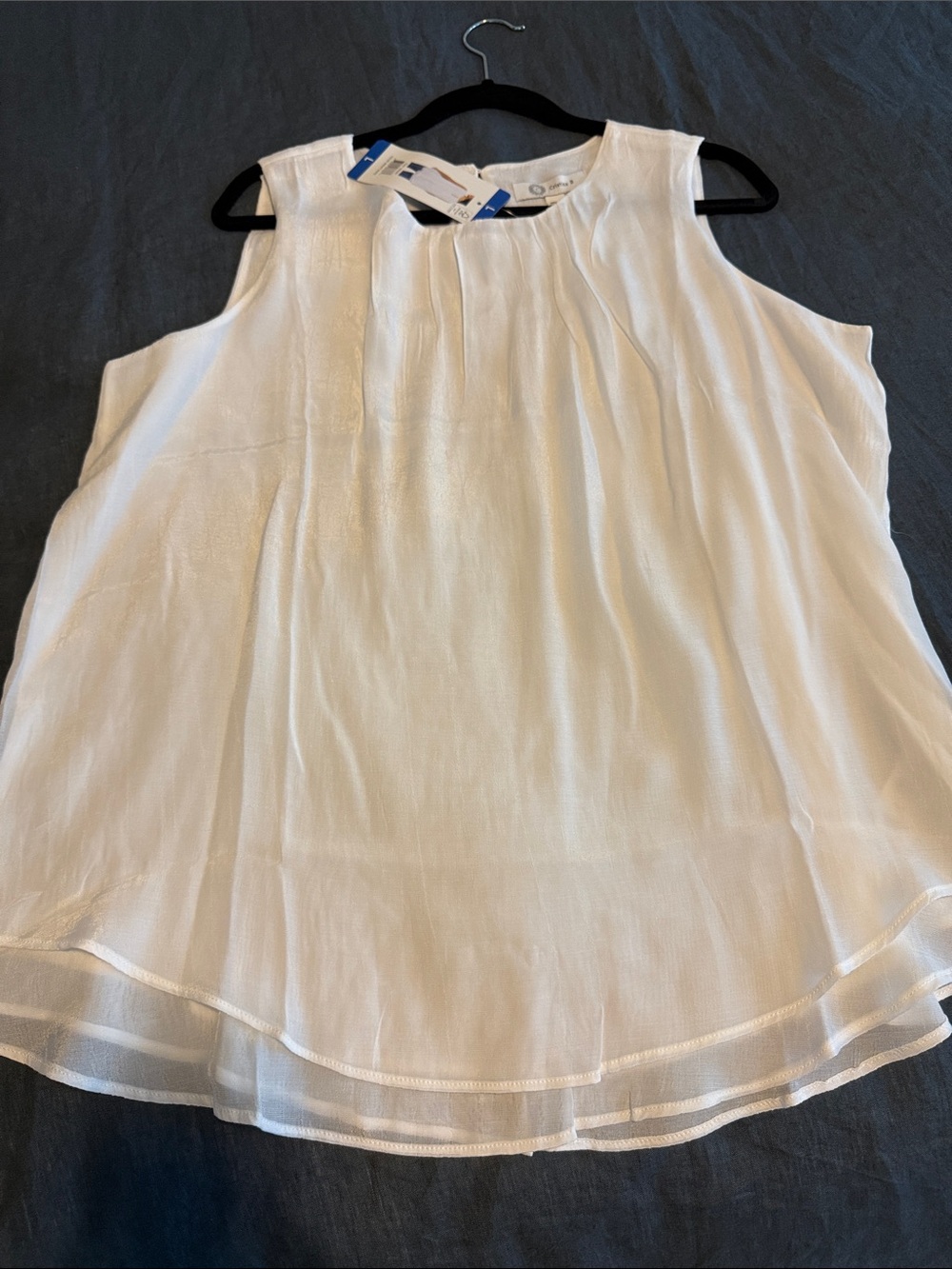 Elegant Sleeveless White Pleated-Neck Sleeveless Top